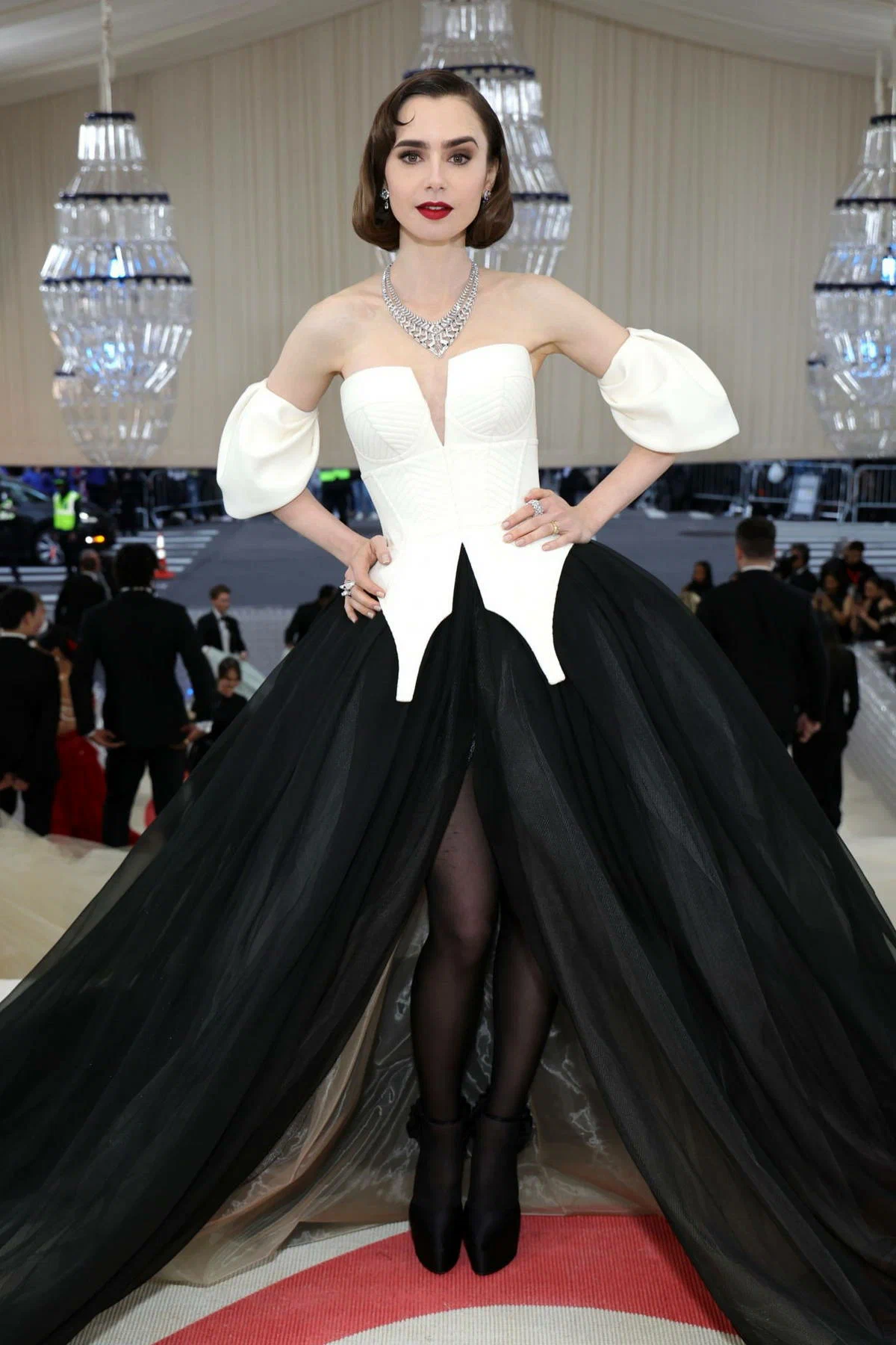 Лили Коллинз на Met Gala 2023 | Пикабу