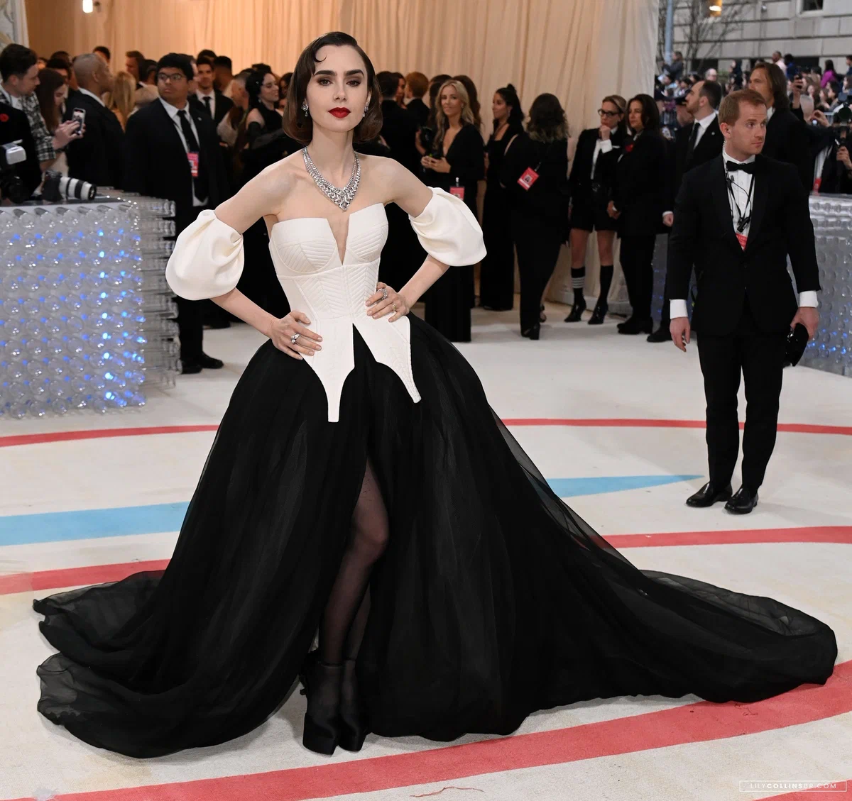 Лили Коллинз на Met Gala 2023 | Пикабу