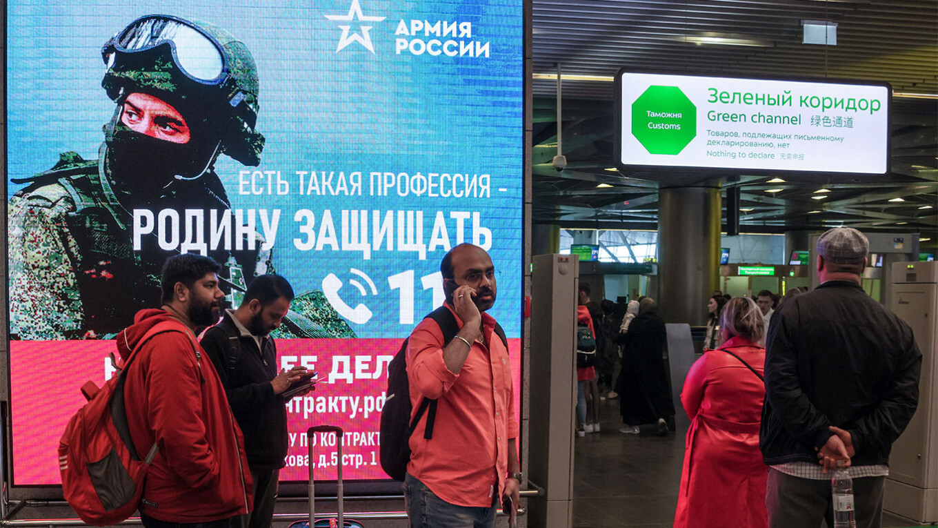 Госдума приняла закон об изъятии загранпаспортов на границе | Пикабу