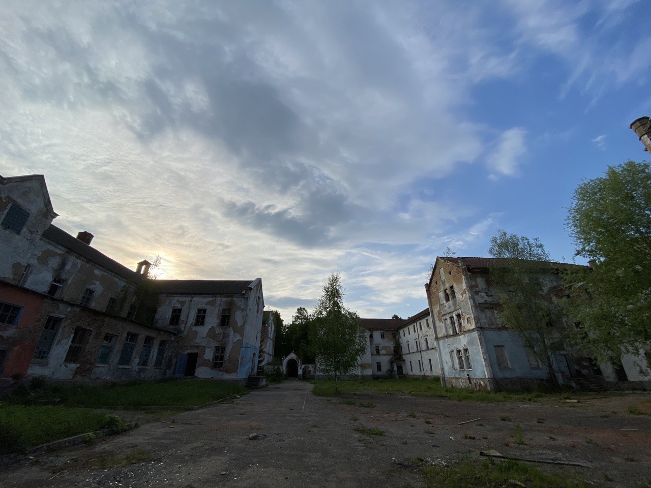 Заброшенная психбольница в сумерках - самое острое ощущение за последнее  время | Пикабу