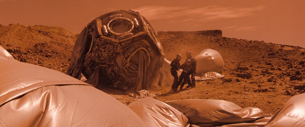 Призраки марса. Красная Планета (2000). Красная Планета Марс фильм 2000. Красная Планета фильм робот. Кино фантастику бесплатно красную планету.