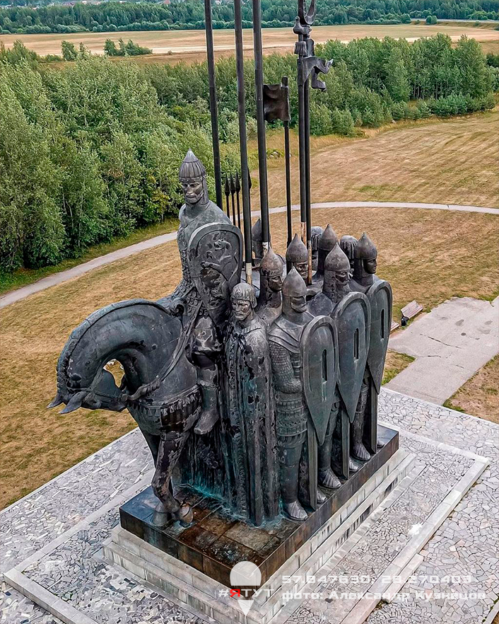 Монумент Ледовое побоище в Пскове. Псков памятник Невскому на Соколихе. Псков гора Соколиха памятник Александру Невскому. Памятник на горе Соколиха Псков.