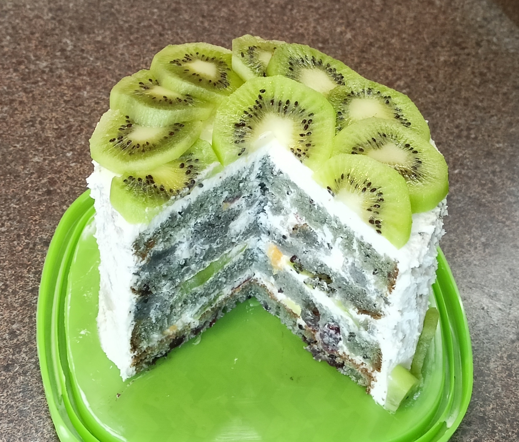 Бисквитный торт с клубникой, киви и бананом рецепт с фото