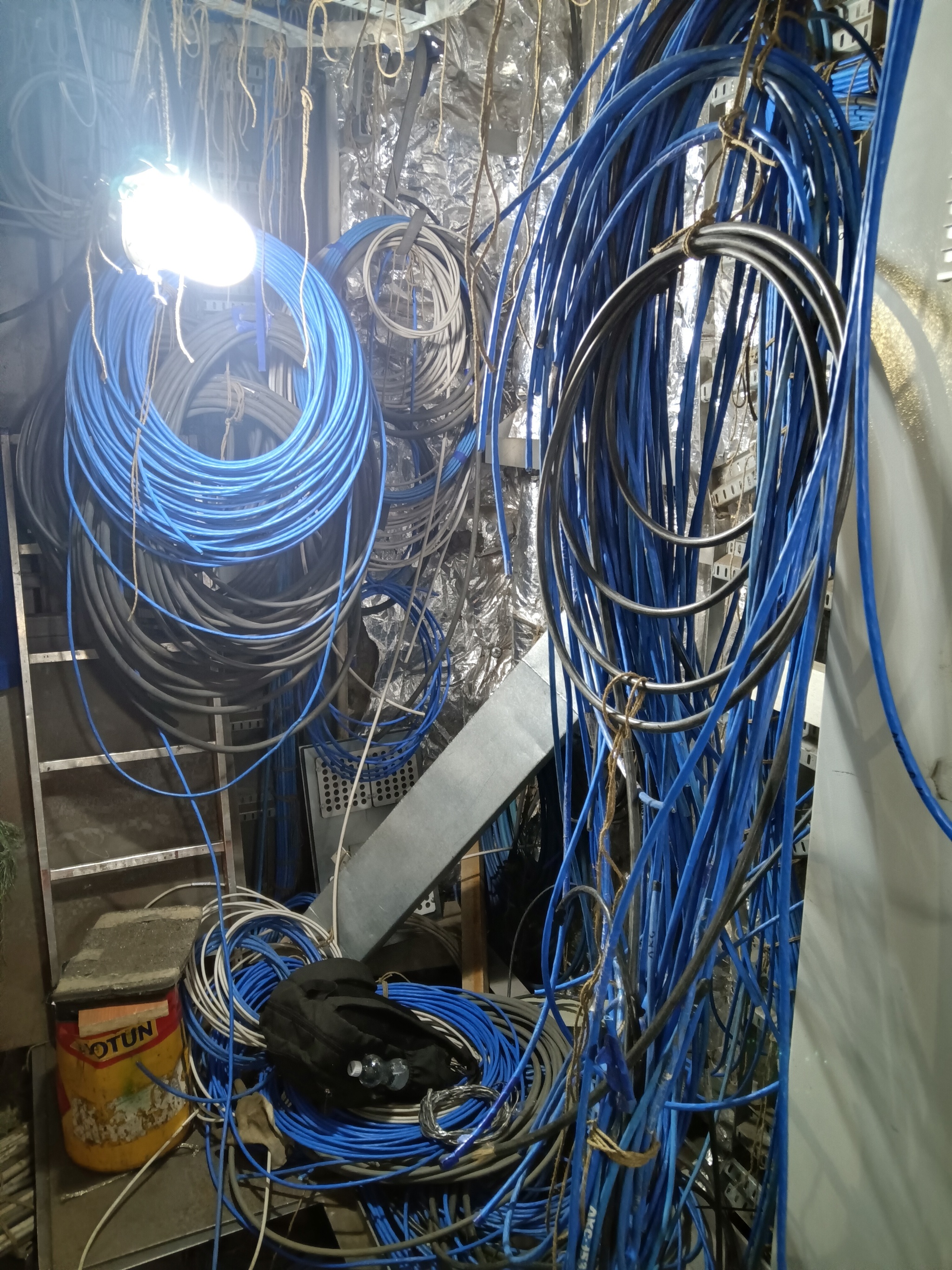 Ну а я судовой электромонтажник | Пикабу