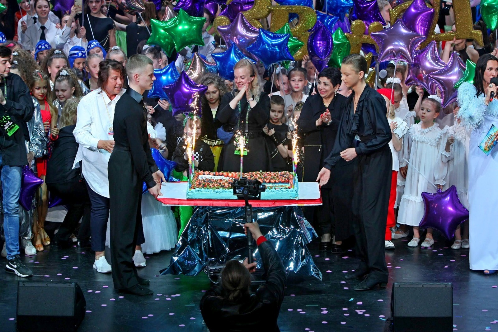 “Звездная страна” - большой гала-концерт в поддержку детского ...