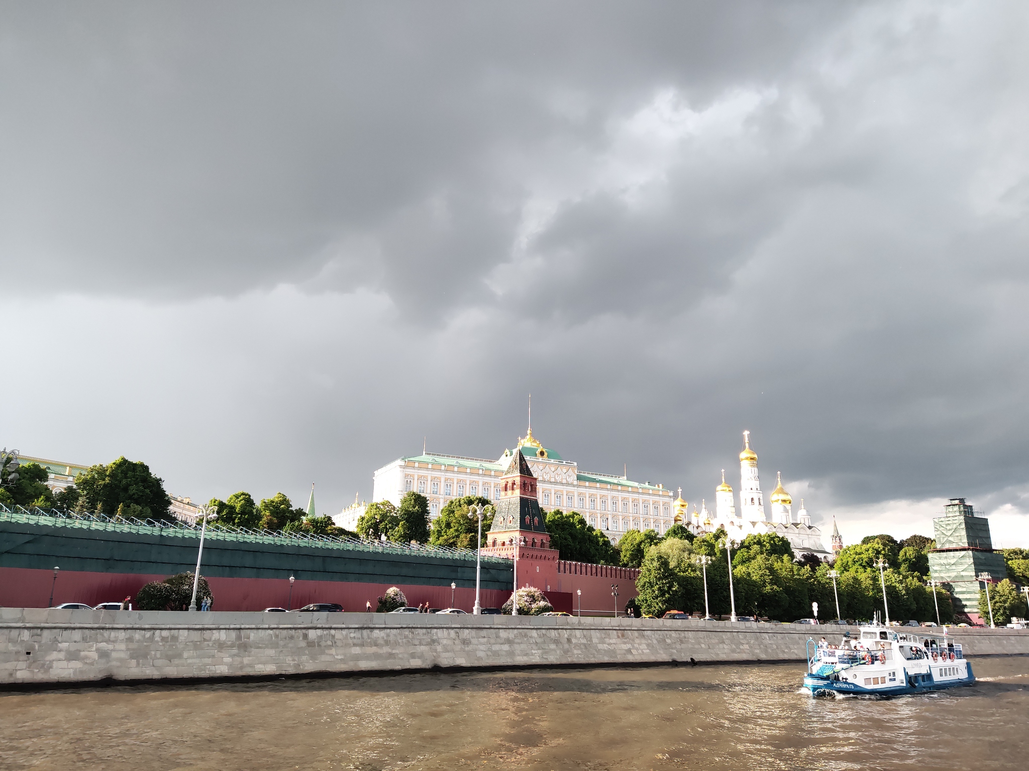 Прогулки по Москве-реке и другие туристические маршруты, популярные в ...