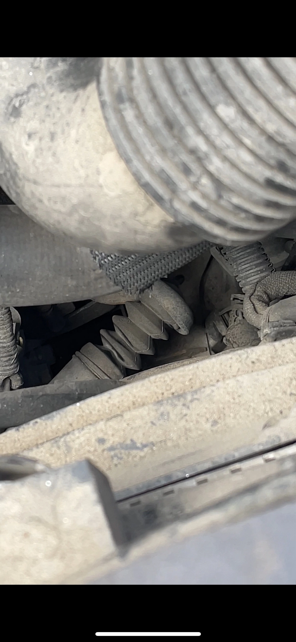 Как называется эта деталь под капотом? | Пикабу