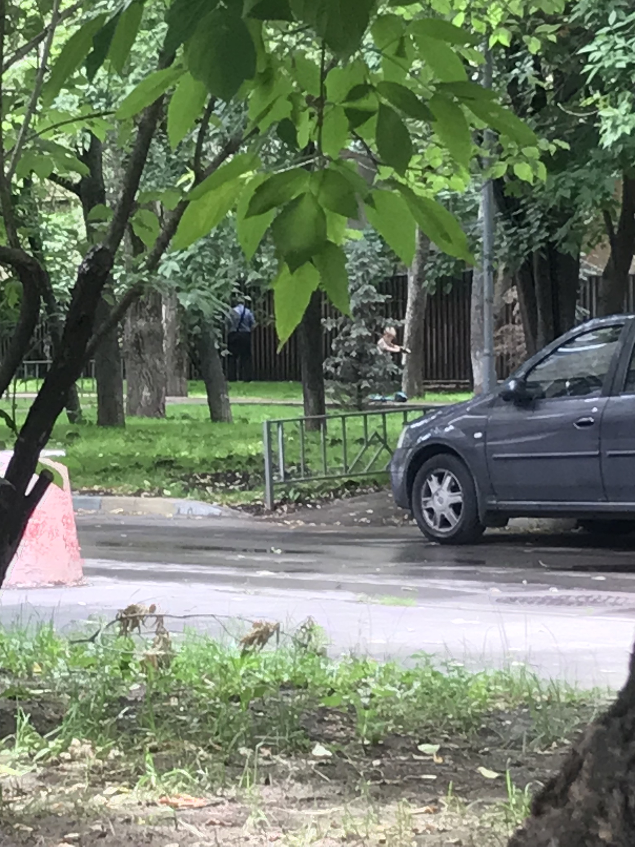 Неадекваты на Октябрьском поле в Москве | Пикабу