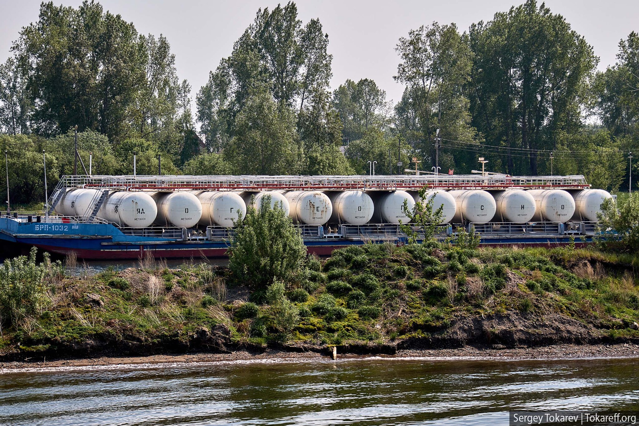 Плавучая заправка и Ермолаевская ремонтно-эксплуатационная база флота на  Енисее | Пикабу