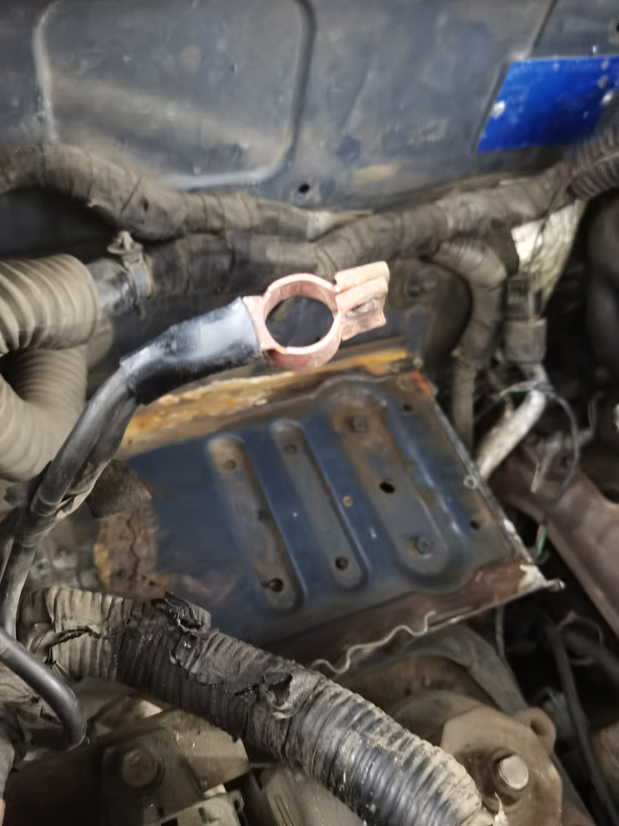 Очистка клем аккумулятора без смс и регистрации | Пикабу