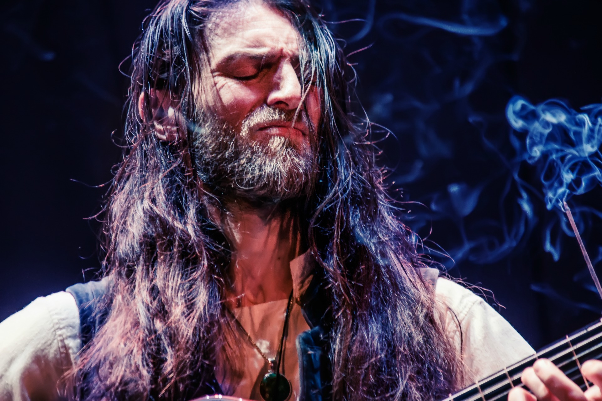 ESTAS TONNE, его называют ВИРТУОЗОМ гитары, современный трубадур, для него  концертный зал - весь мир | Пикабу