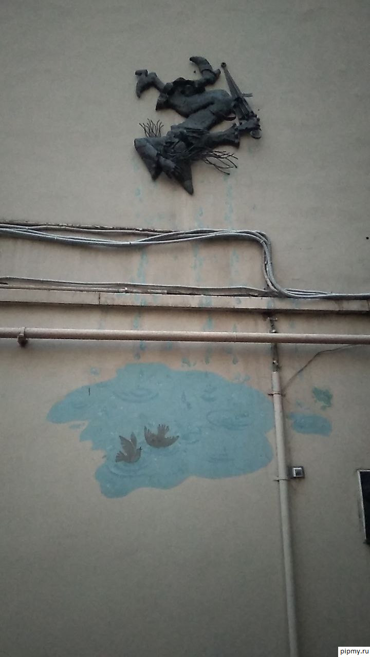 Тихий дворик на улице Правды | Пикабу