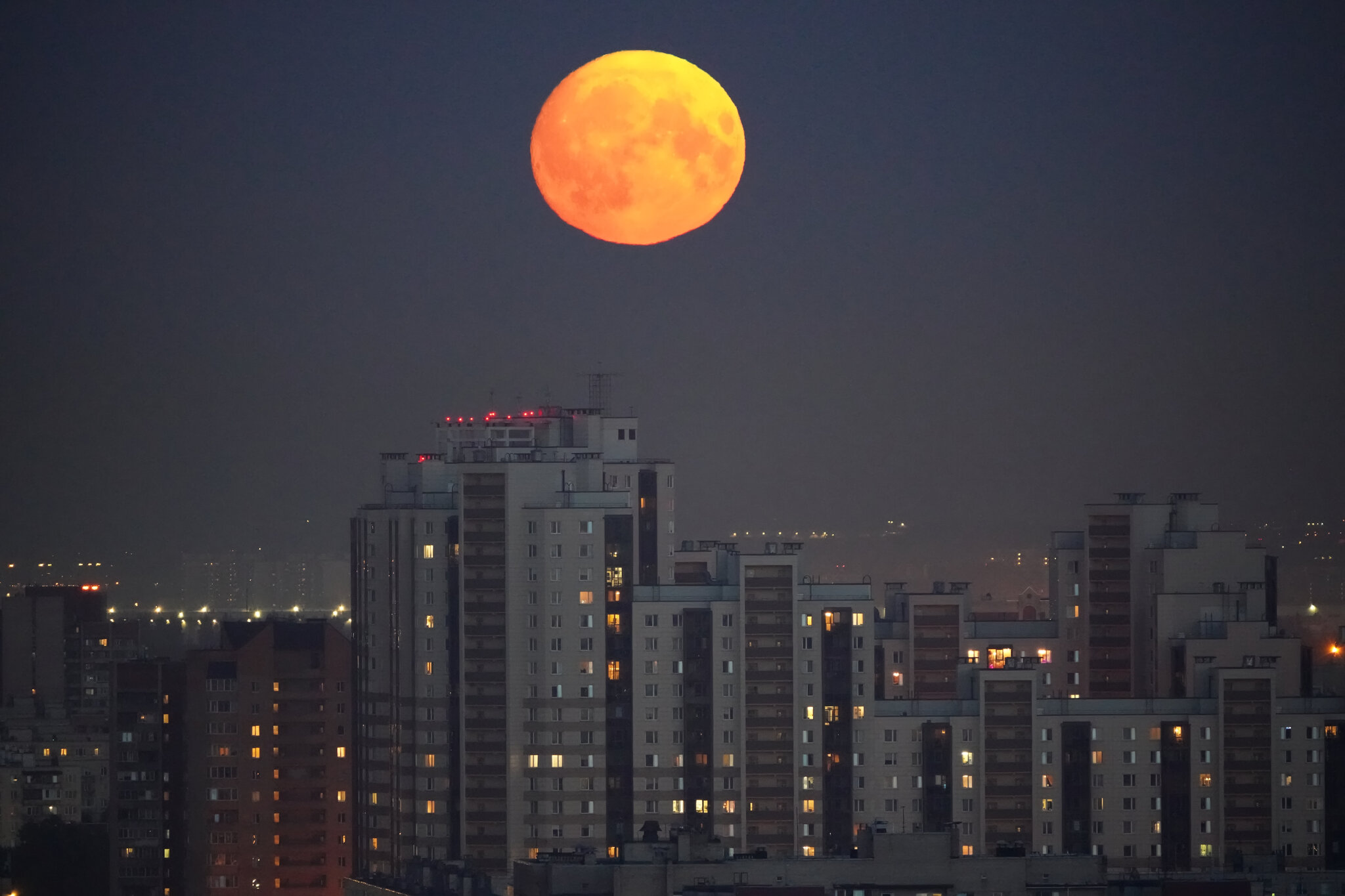 Восход Луны над Купчино 31 июля | Пикабу