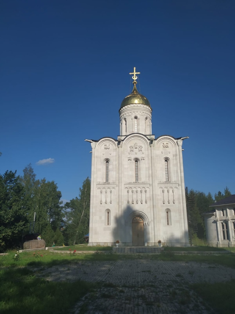 Синь-камень в Звенигороде: самый большой в Подмосковье | Пикабу