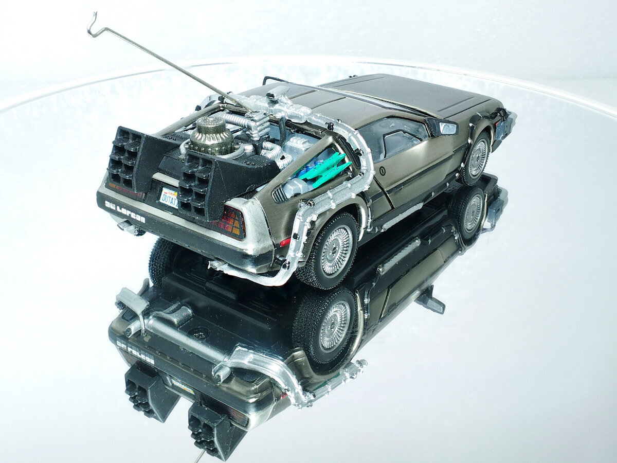 Машина времени DeLorean DMC-12 в масштабе 1:43 (из к/ф "Назад в будущее ...
