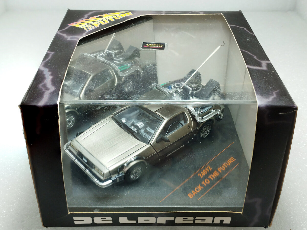 Машина времени DeLorean DMC-12 в масштабе 1:43 (из к/ф 