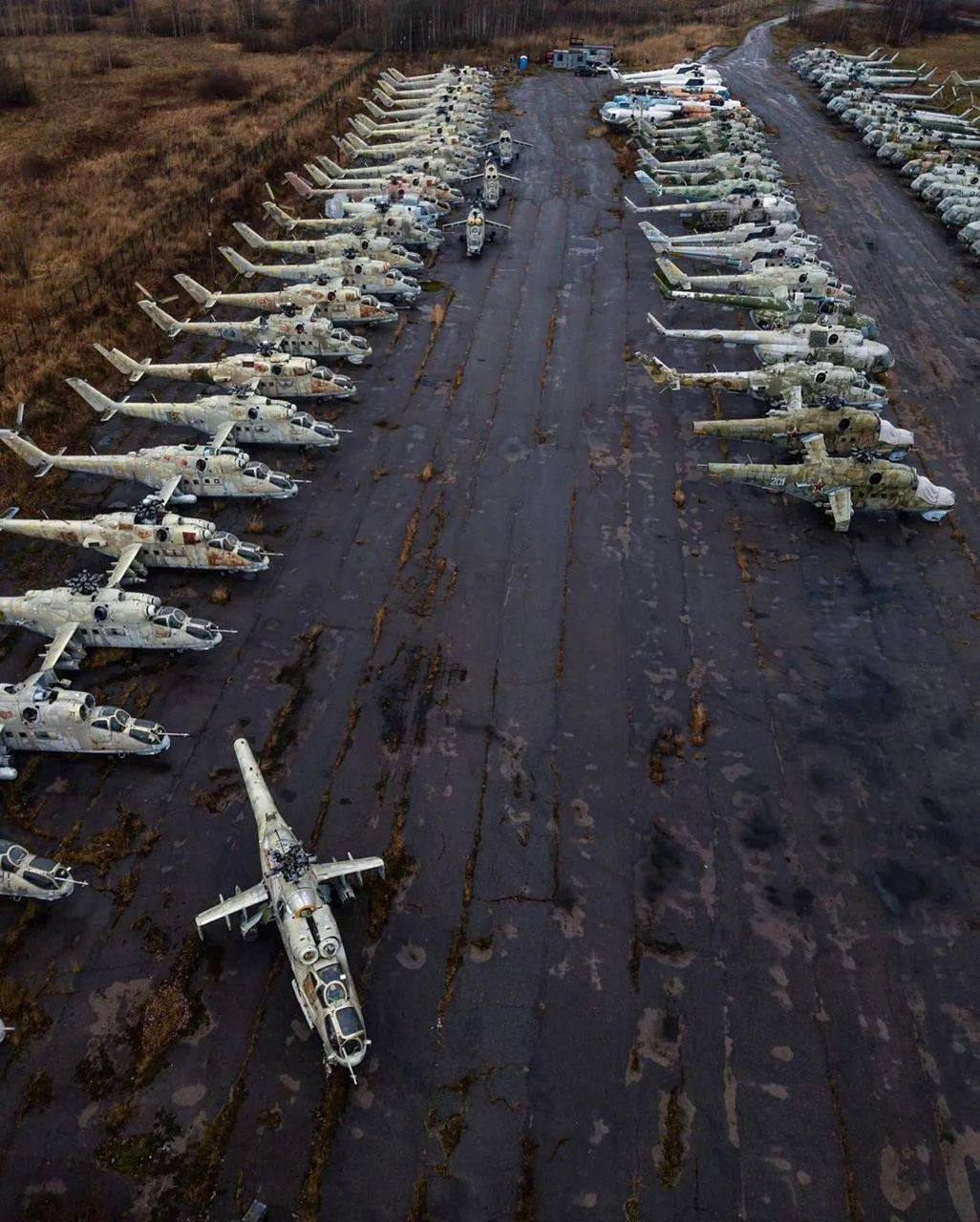 Кладбище военных вертолетов в Горелово | Пикабу