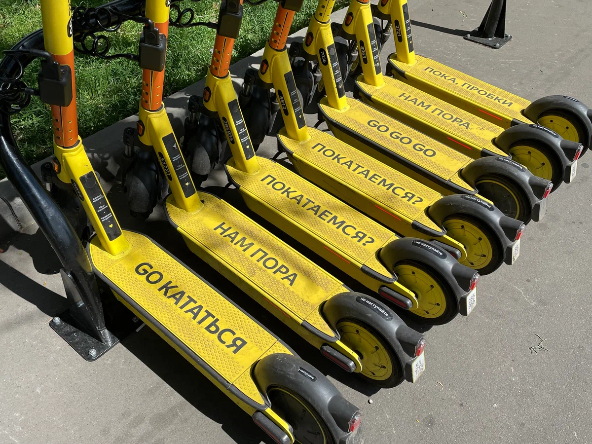 Электросамокаты, которые едут по тротуару. Как их сделать безопаснее ...