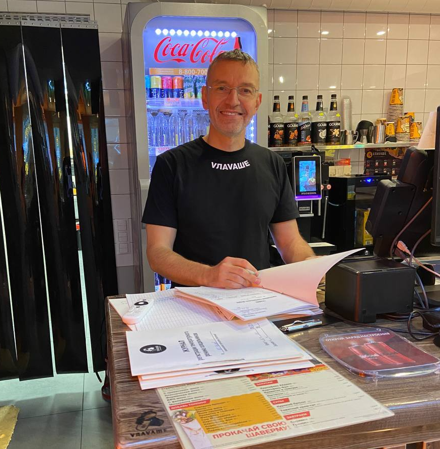 Открыл шаверму в СПБ в 48 лет: сегодня буду на кассе!) | Пикабу