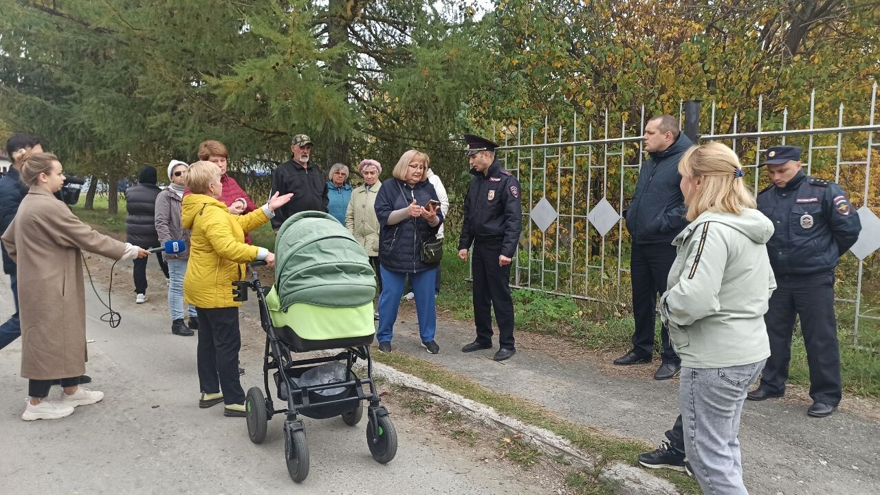 В Екатеринбурге жители Уктуса выступили против строительства рядом со  школой исправительного центра | Пикабу