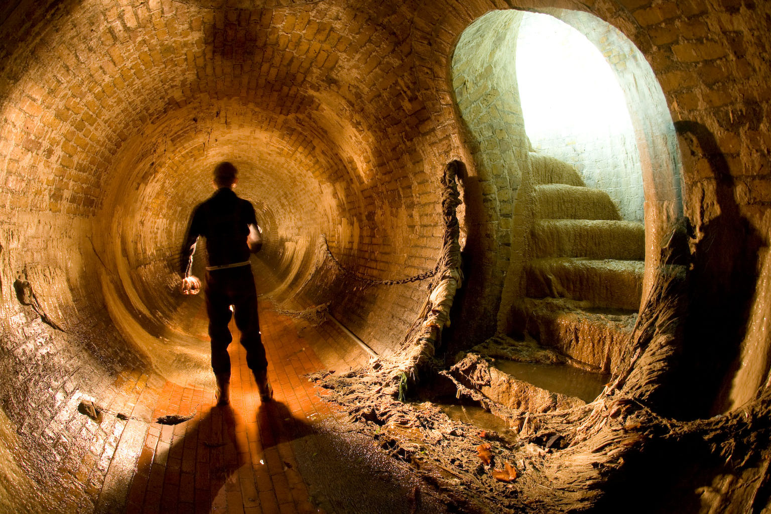Кто мечтал провести подземный ход. Межконтинентальные подземные тоннели исчезнувших цивилизаций. Диггеры Питера. Древние тоннели. Туннели под землей.