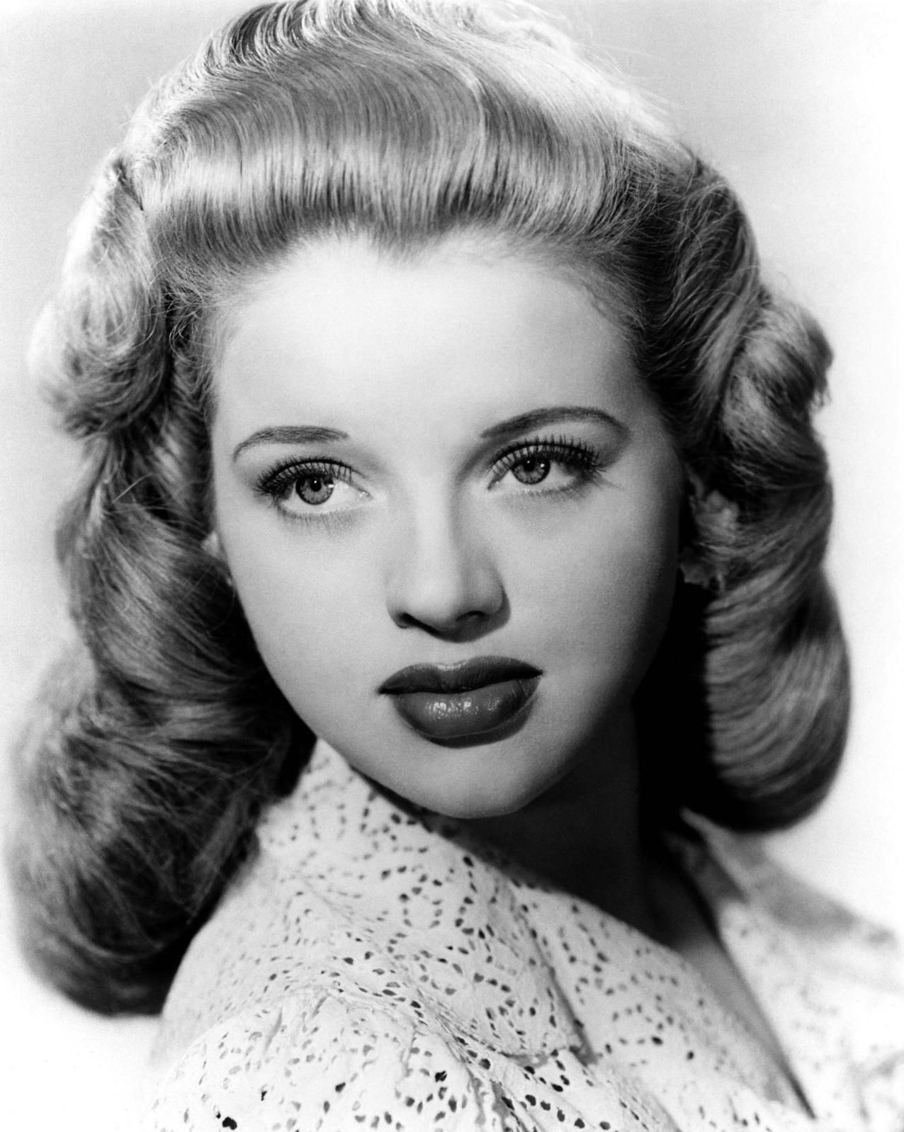 Жігітті байлаған порно видео Жасырын жыныстық қатынасты қараңыз