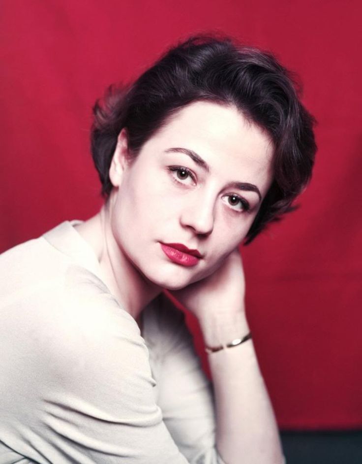 Анни Жирардо (Annie Girardot) — французская актриса, лауреат премий«Сезар», Венецианского фестиваля