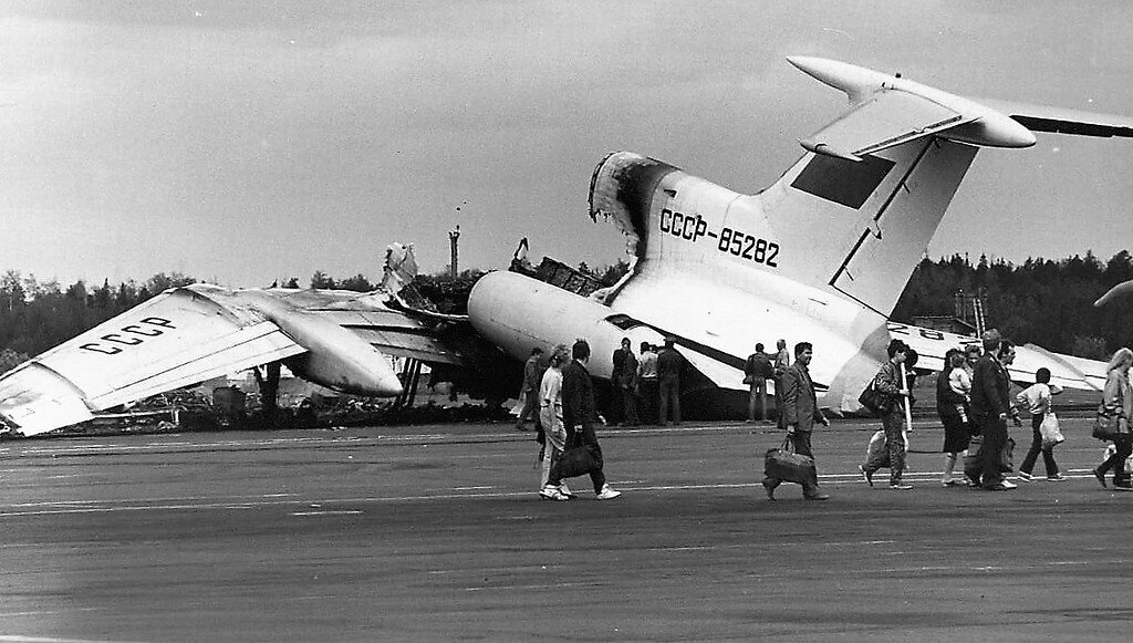 Из-за нетрезвого сотрудника сгорели два Ту-154 | Пикабу