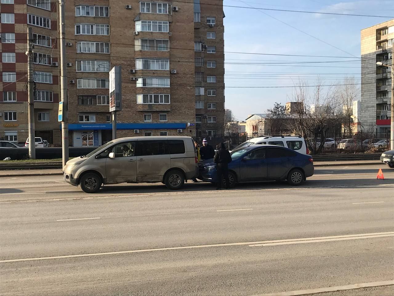 Пермь авария у остановки Макаренко | Пикабу