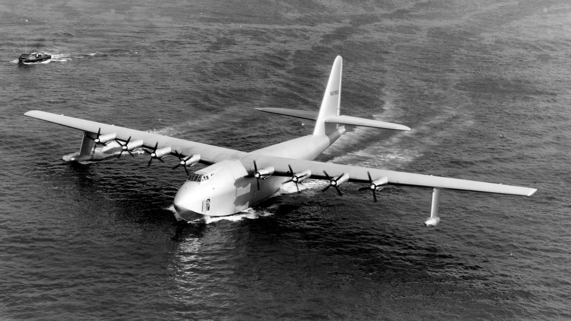 Американский деревянный чудо-самолет Hughes H-4 Hercules, оказался ...