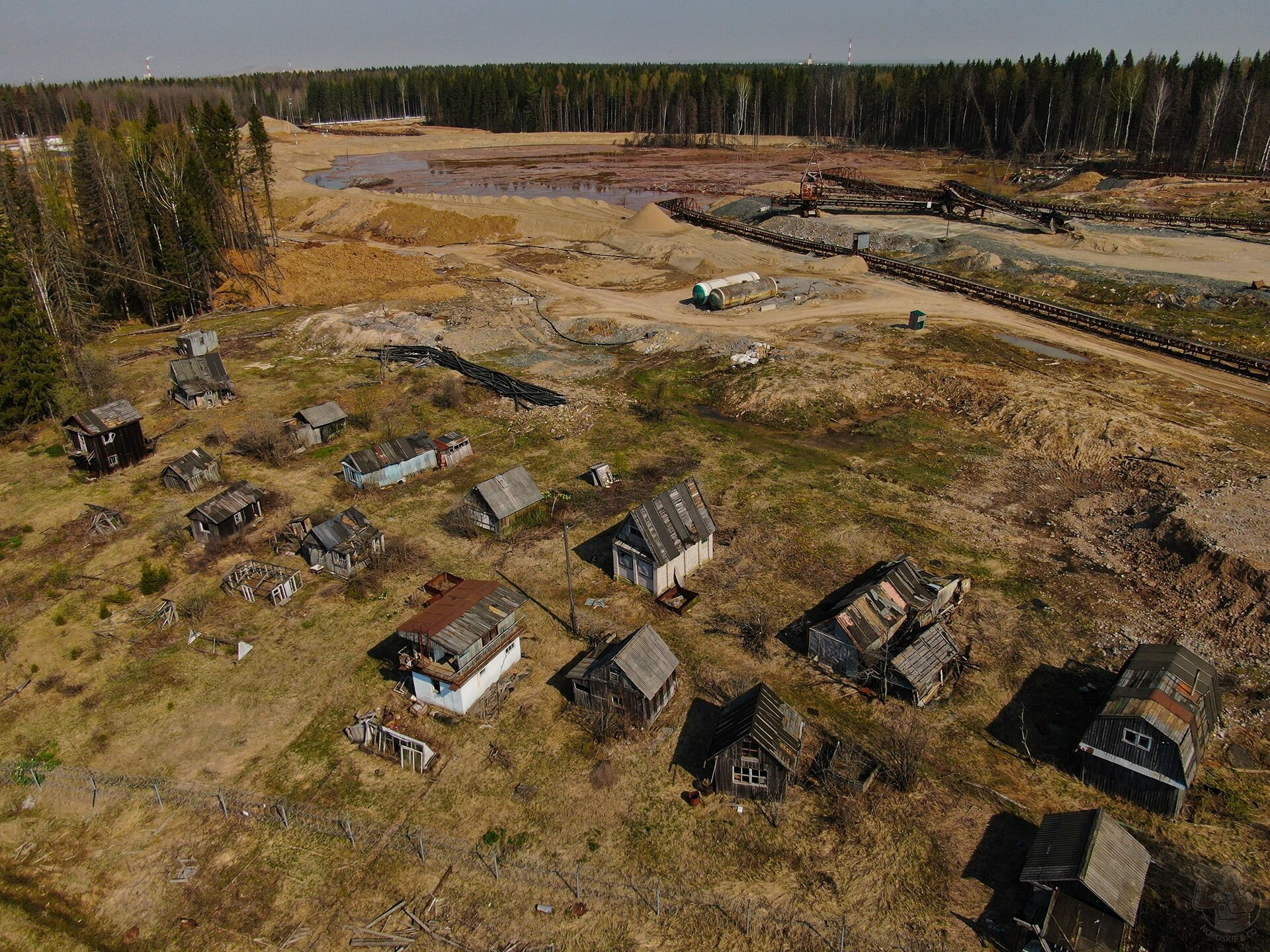 Загадка Дыры. В 2014 на Урале появилась огромная яма, но теперь она  