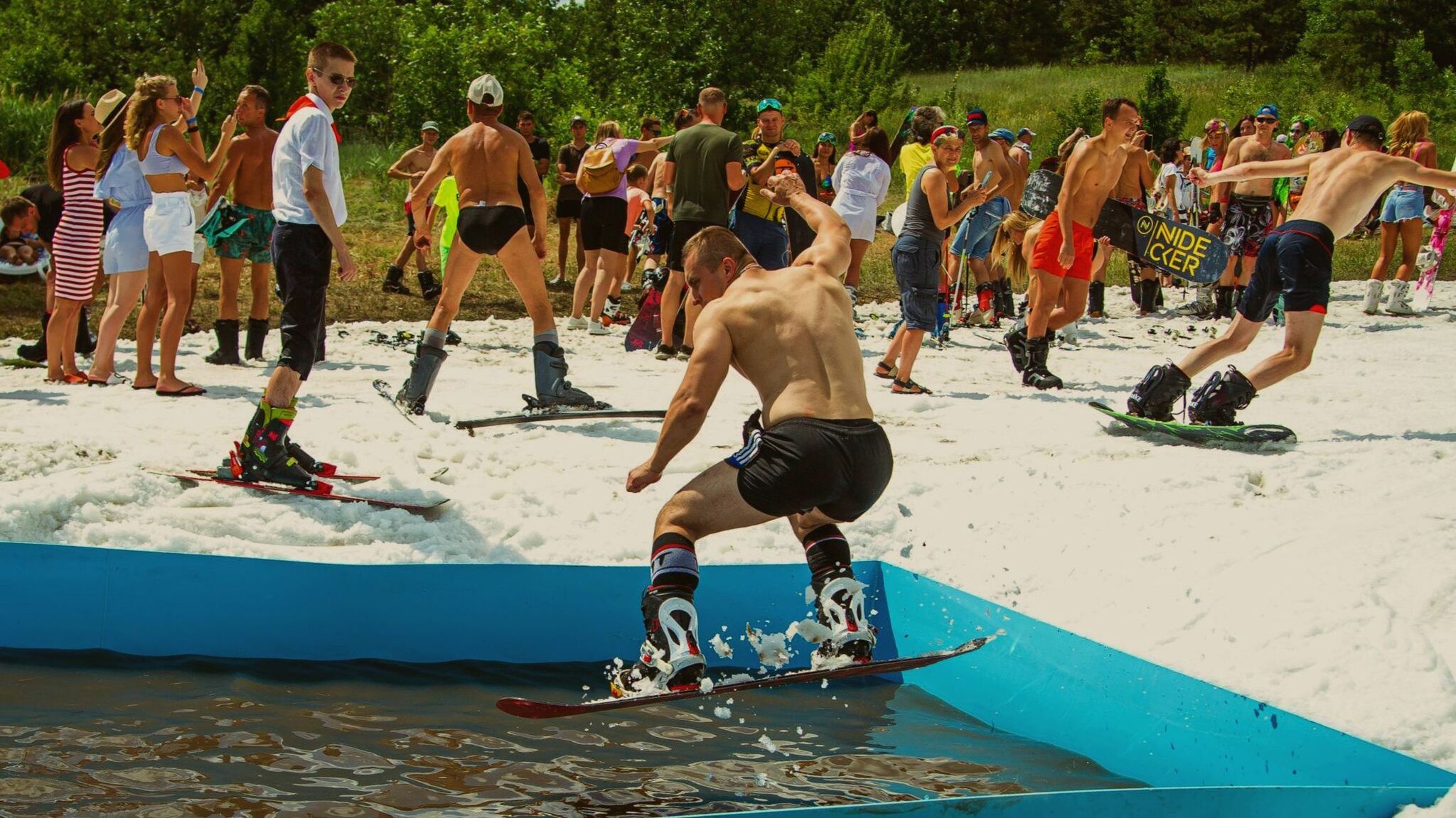 На лыжах в купальниках в +34 °C - Фестиваль 