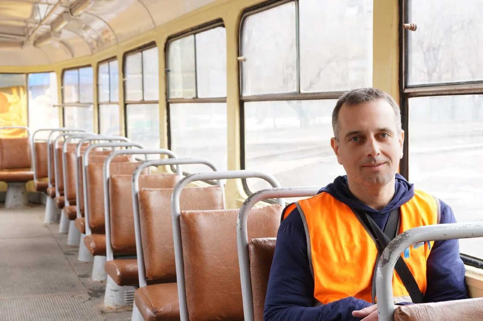 Приняли за наркомана: в Петербурге уволили кондуктора, улыбавшегося  пассажирам | Пикабу