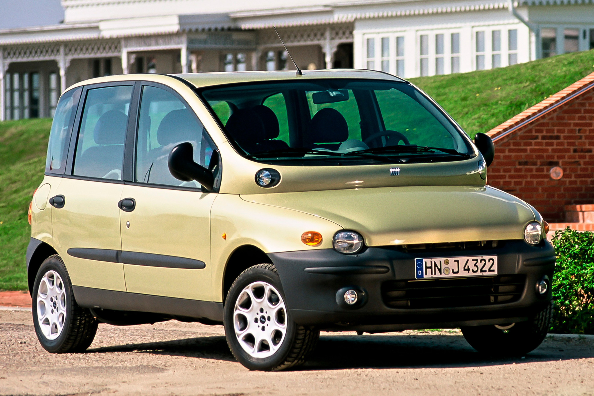 Могли, но не сумели: FIAT Multipla. Не ту машину назвали «Пикассо» | Пикабу