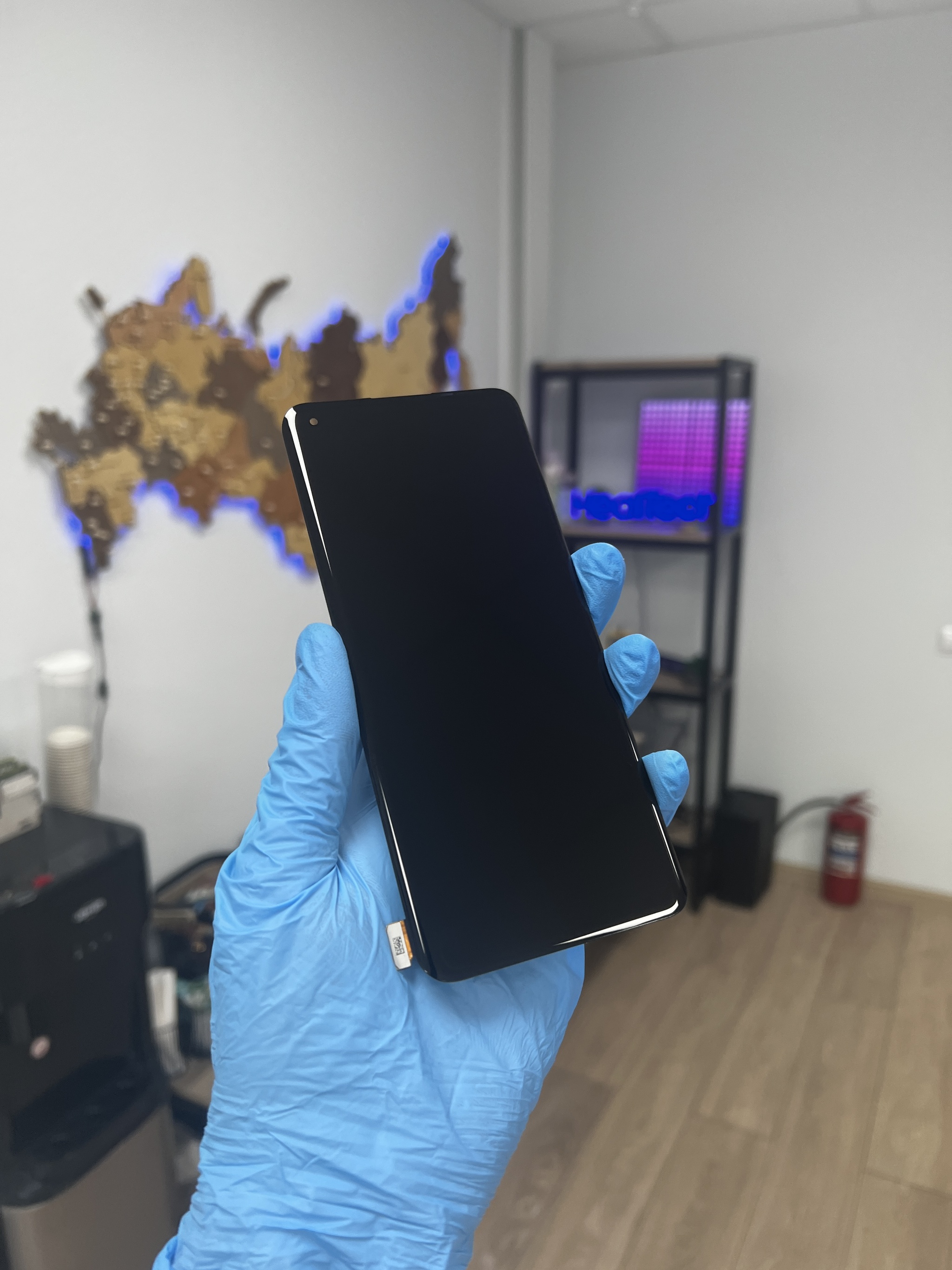 Первый Выживший. Замена стекла на Oneplus 11) | Пикабу