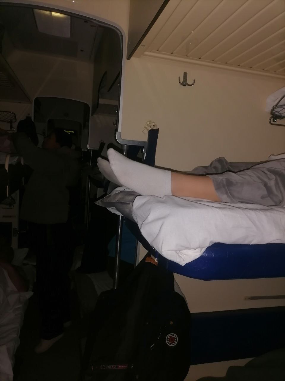 в поезде подсмотрел 