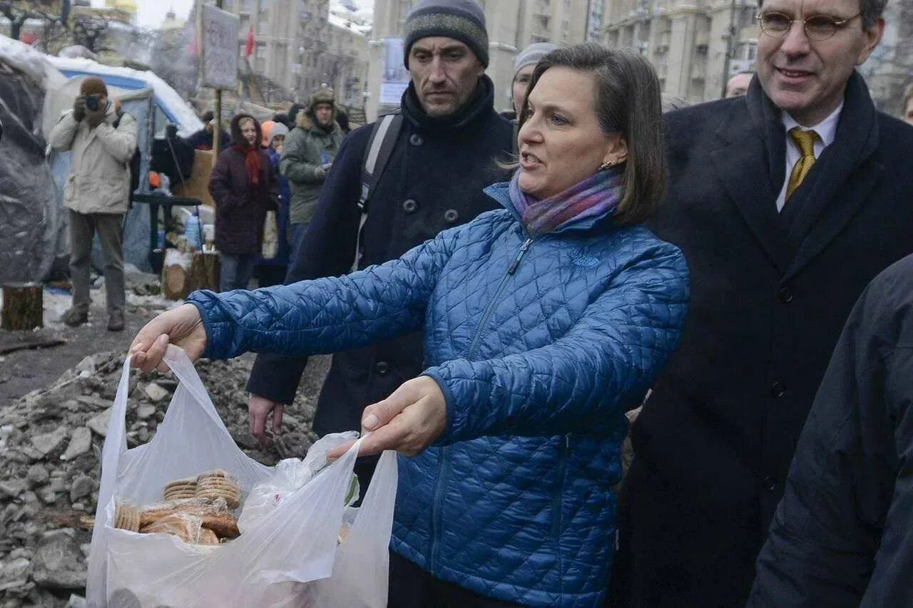 Виктория Нуланд уходит в отставку | Пикабу