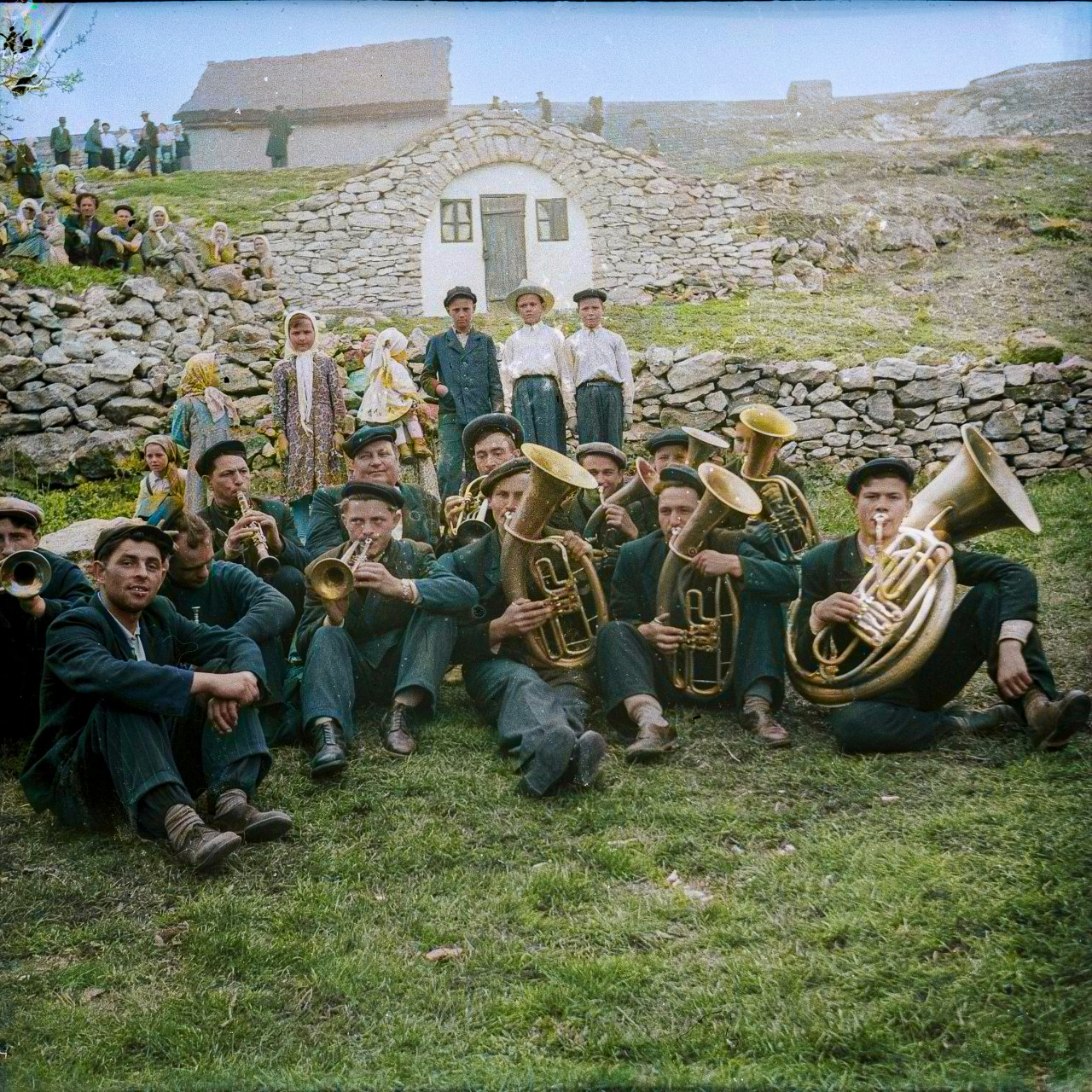 Архив сельского фотографа: в заброшенном доме нашли тысячи снимков  1950-70-х годов | Пикабу