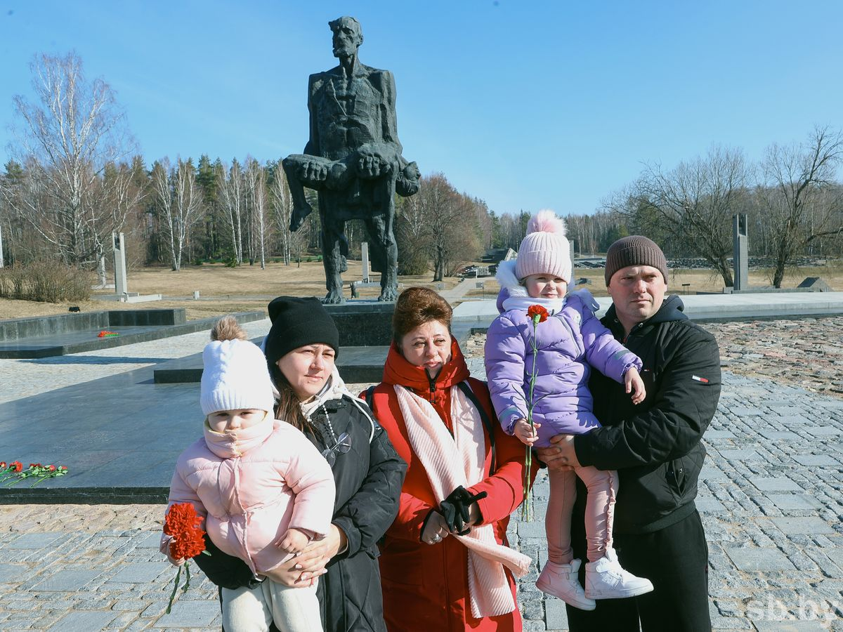 22 марта в Беларуси отдают дань памяти жителям деревни Хатынь, которая была  сожжена фашистами 81 год назад | Пикабу