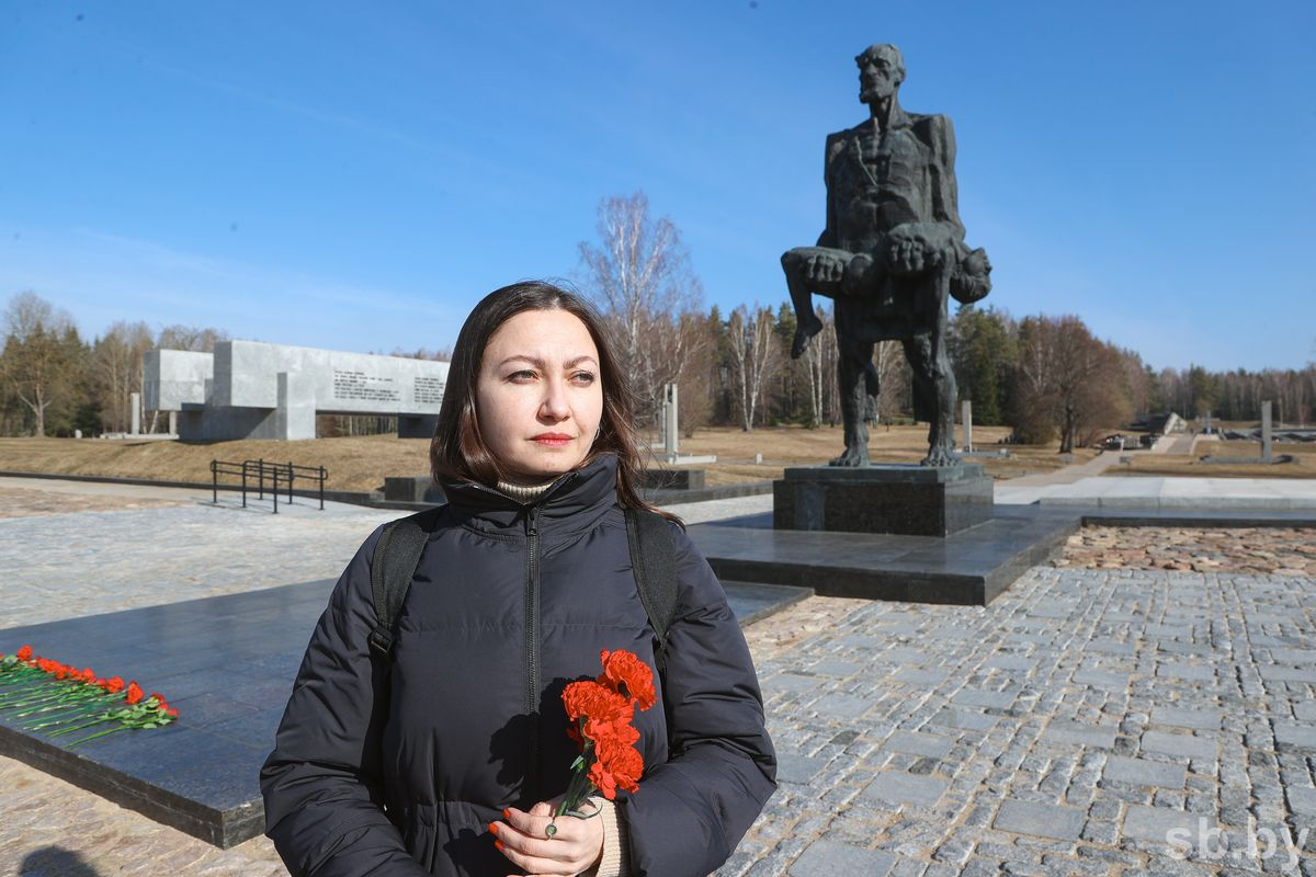 22 марта в Беларуси отдают дань памяти жителям деревни Хатынь, которая была  сожжена фашистами 81 год назад | Пикабу