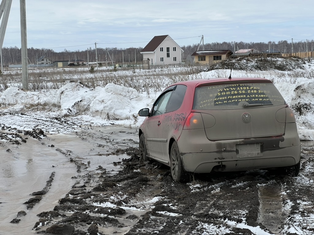 Первая весенняя грязь. Эвакуация Volkswagen | Пикабу