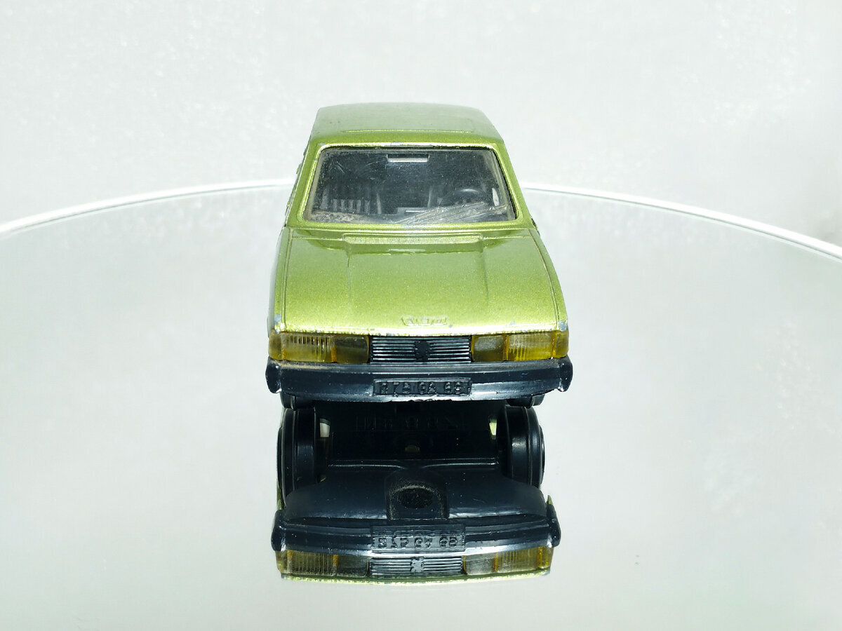 Модель автомобиля Peugeot 604 из серии Jet-Car de Norev в масштабе 1:43 (с  приветом из 80-х) | Пикабу