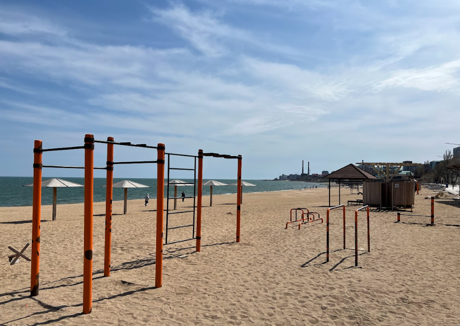 Плавильный тигль Кавказа. Махачкала: кошки, пляжи, море и "приоры" | Пикабу