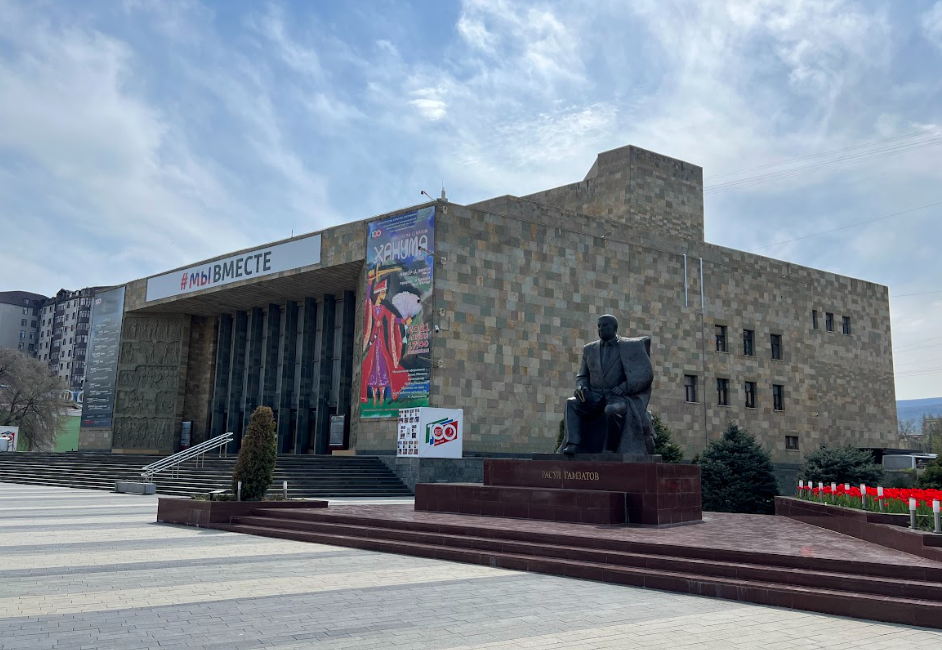 Плавильный тигль Кавказа. Махачкала: кошки, пляжи, море и "приоры" | Пикабу