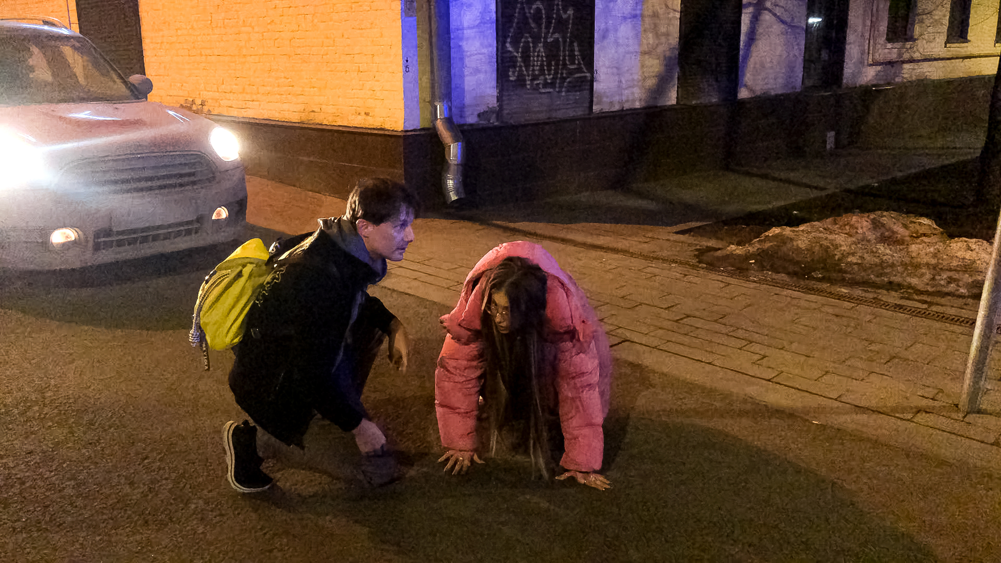 Финалист шоу “Голос” Сергей АРУТЮНОВ прямо при выезде со своего сольного  концерта в Кремле cлучайно сбил девушку | Пикабу