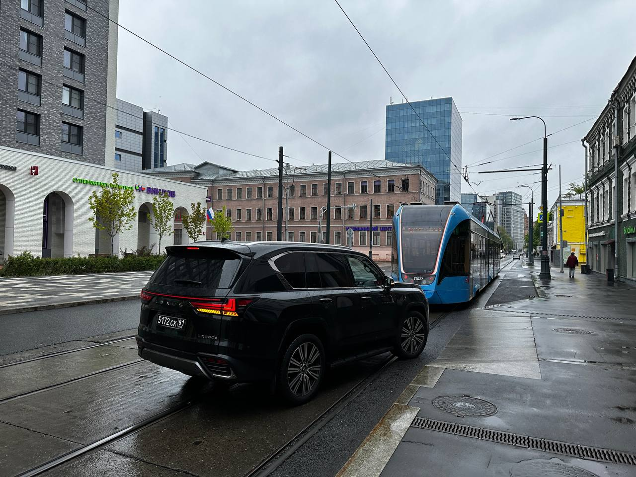 Зачем министерству обороны такой дорогущий автомобиль? | Пикабу