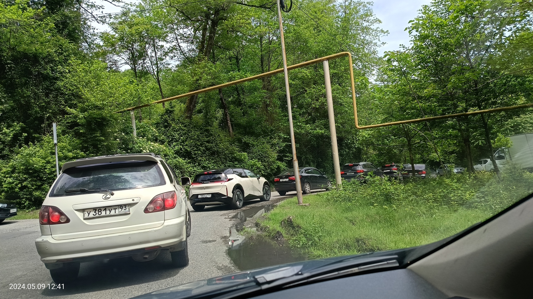 Что происходит в праздничные дни в Сочи если поехать на Ореховский водопад  | Пикабу