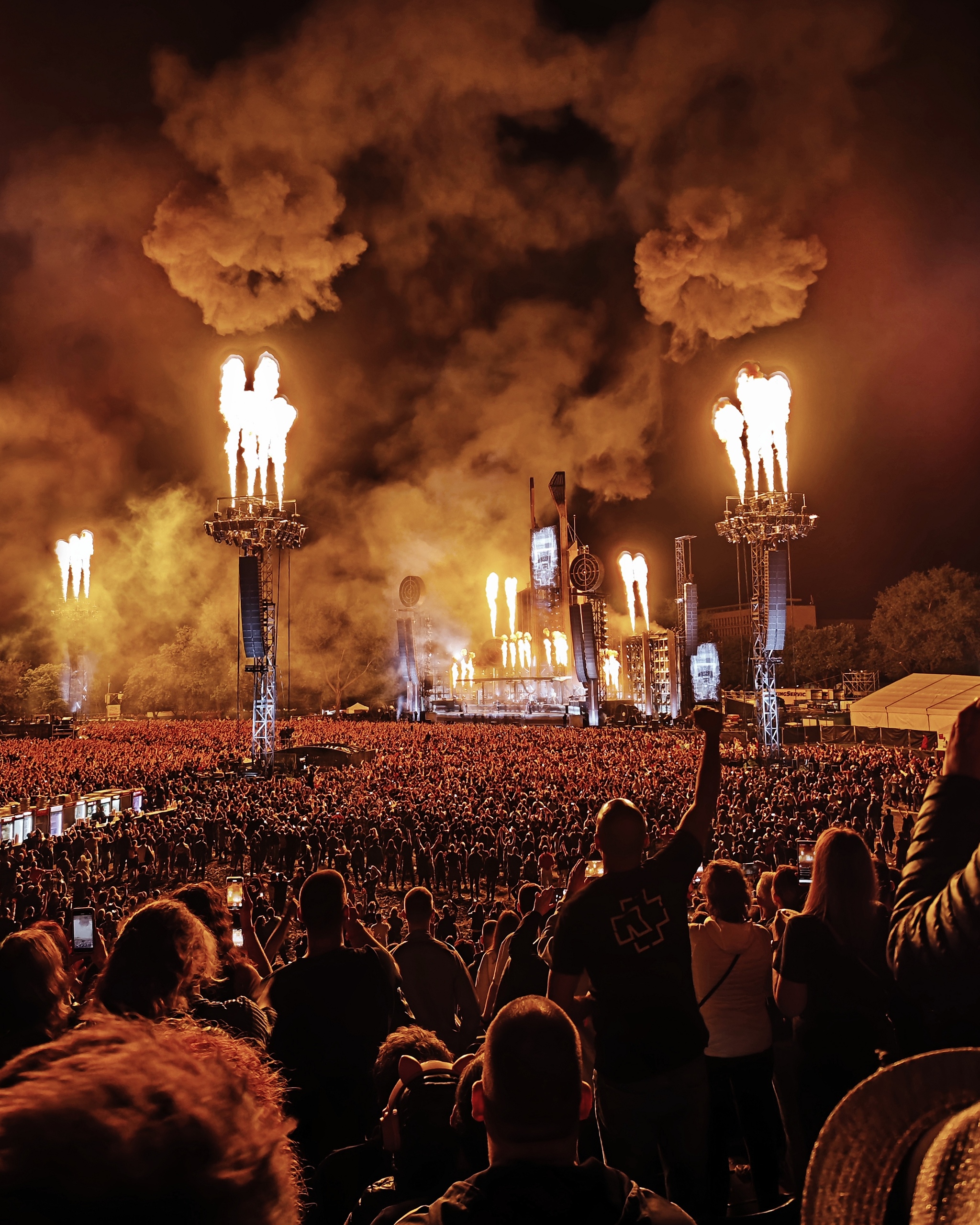 Ответ на пост «Rammstein на концерте в Сербии» | Пикабу