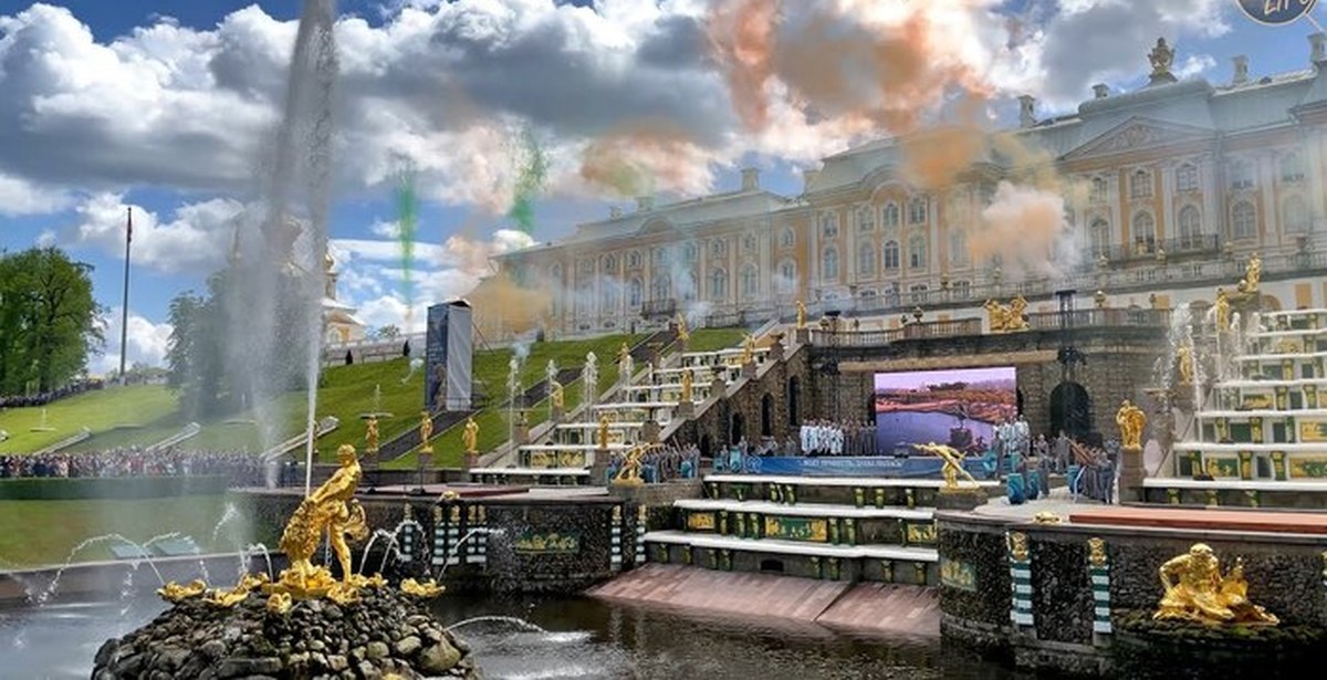 Петергоф октябрь 2024 фонтаны. Петергоф фонтаны 2023. Питер фонтаны Петергофа 2021. Праздник фонтанов в Петергофе 2021.