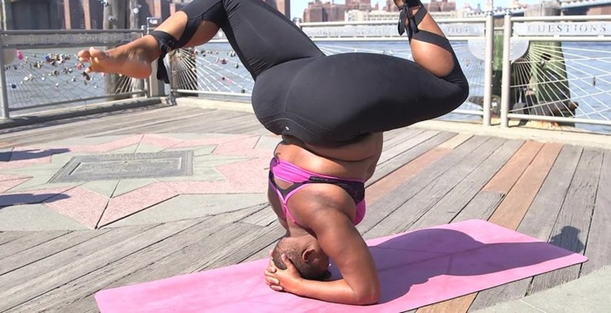 Толстая п видео. Джессамин Стэнли йога. Джессамин Стэнли йога задница. Толстая женщина на йоге.